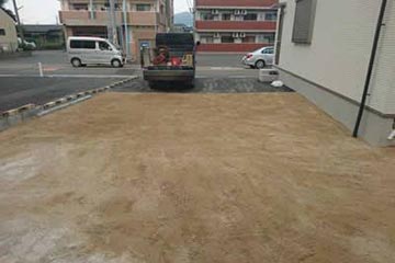 お庭 空き地 駐車場等の庭砂利 真砂土敷き詰め工事